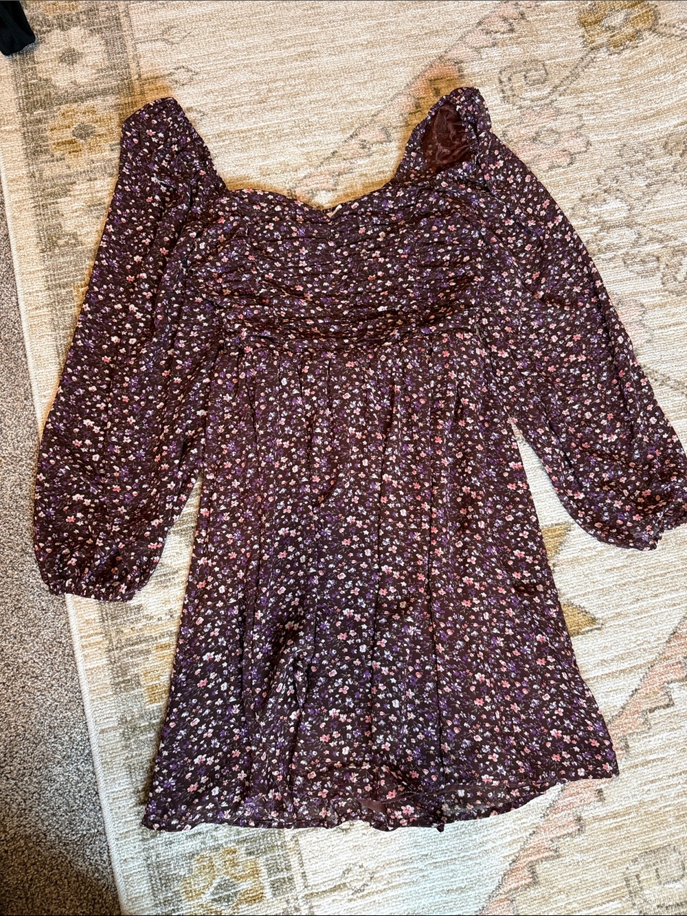 Lush sweetheart neckline Floral Square-Neck Mini Dress in Plum